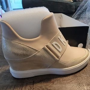 DKNY Women's Sneakers